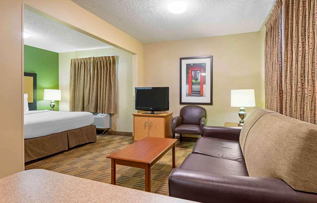 Extended Stay America Suites - Chicago - Lombard - Yorktown Center Room photo